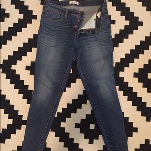Madewell 9’ button fly distressed skinny jeans